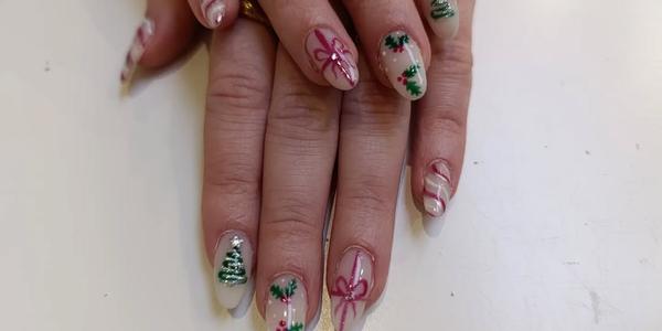 Noël 🎁 ongles en fêtes les suivants arrivent 😉 #ongles #nailart #noël #lille